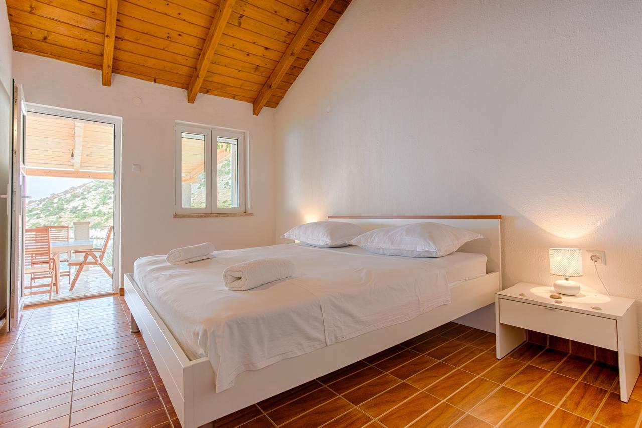 Hidden Gem By Nono Ban - Robinson Style Villa Bol Exterior photo
